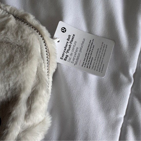 Everywhere Belt Bag Plush Fleece - Bone Silver - Picture 5 of 8